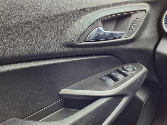 Used 2024 Chevrolet Trax LS w/ LS Convenience Package image 18