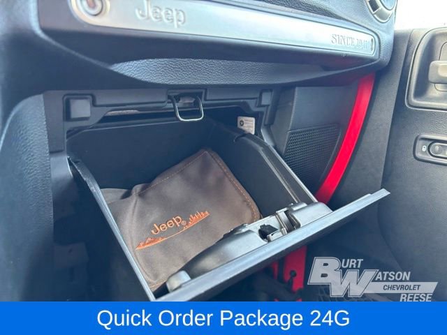 Used 2018 Jeep Wrangler Unlimited Sahara w/ Connectivity Group image 18