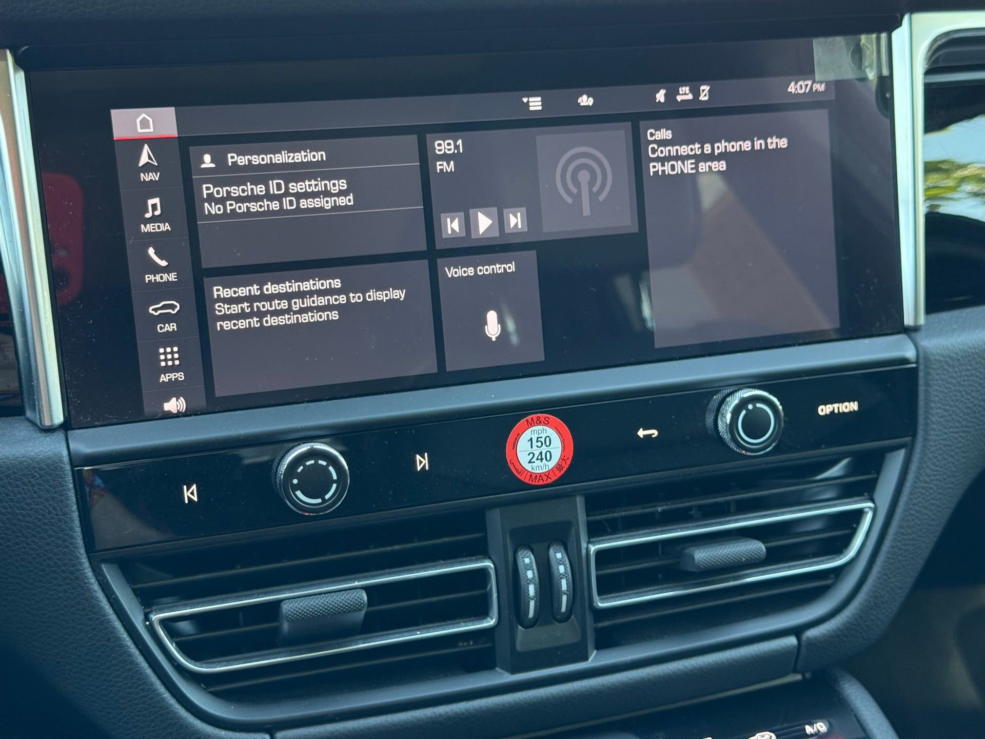 Used 2024 Porsche Macan image 19