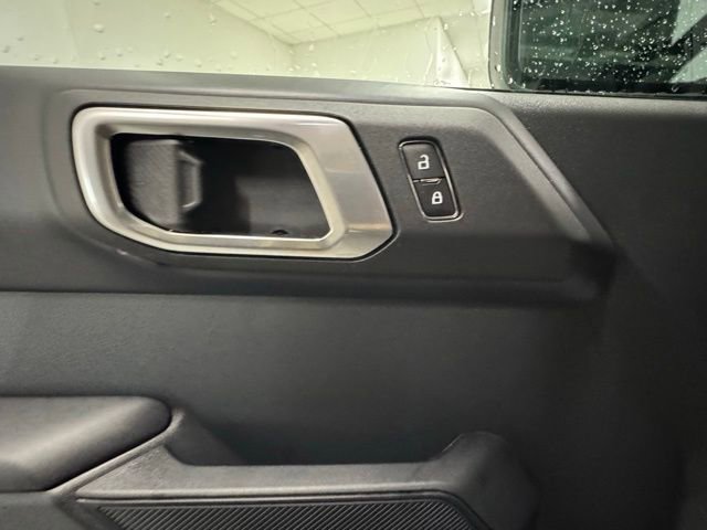 New 2025 Ford Bronco Badlands image 12