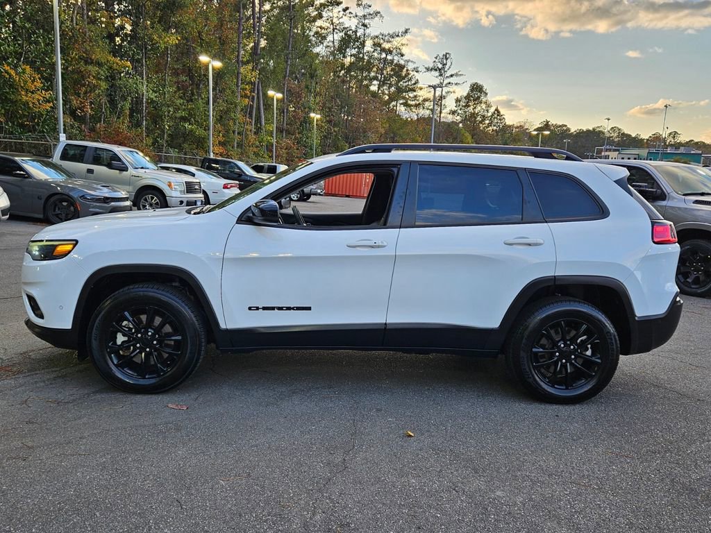 Used 2023 Jeep Cherokee Altitude Lux image 4
