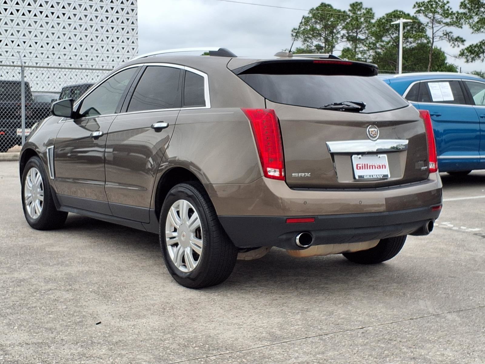Used 2016 Cadillac SRX Luxury w/ Driver Awareness Package FWD image 3