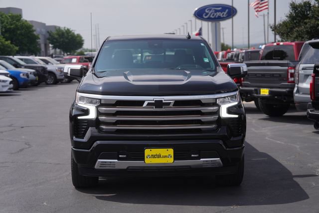 Used 2022 Chevrolet Silverado 1500 High Country w/ High Country Premium Package AWD/4WD image 3