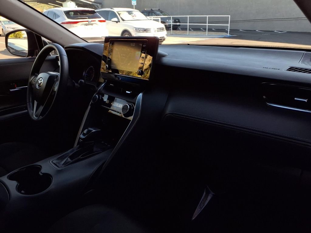 Certified 2021 Toyota Venza LE w/ Carpet Mat Package (TMS) image 24