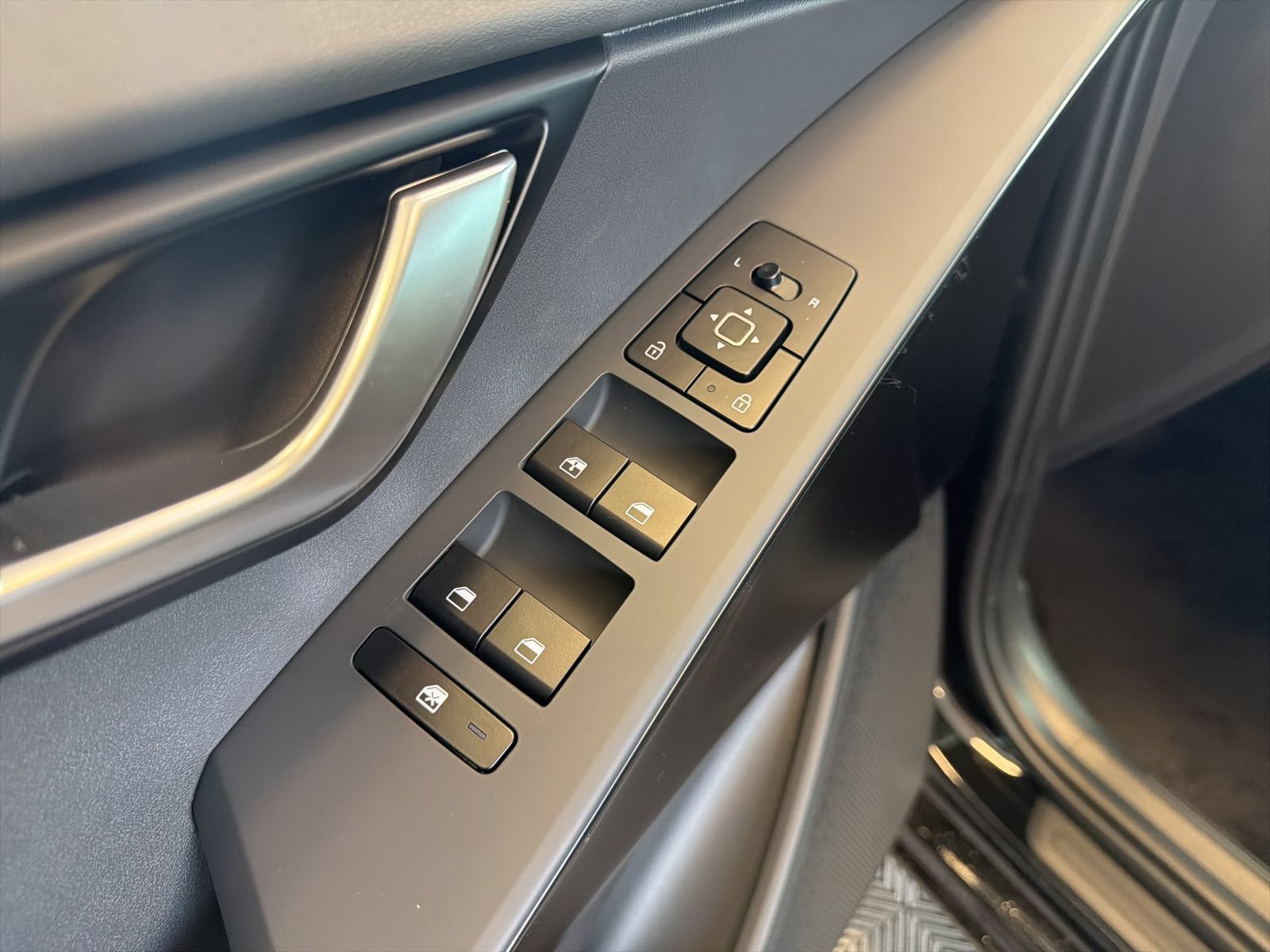 New 2026 Kia Niro LX FWD image 13
