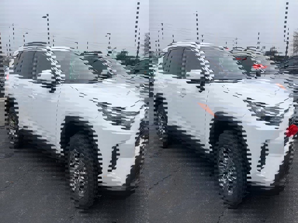 Used 2025 Toyota RAV4 XLE image 1