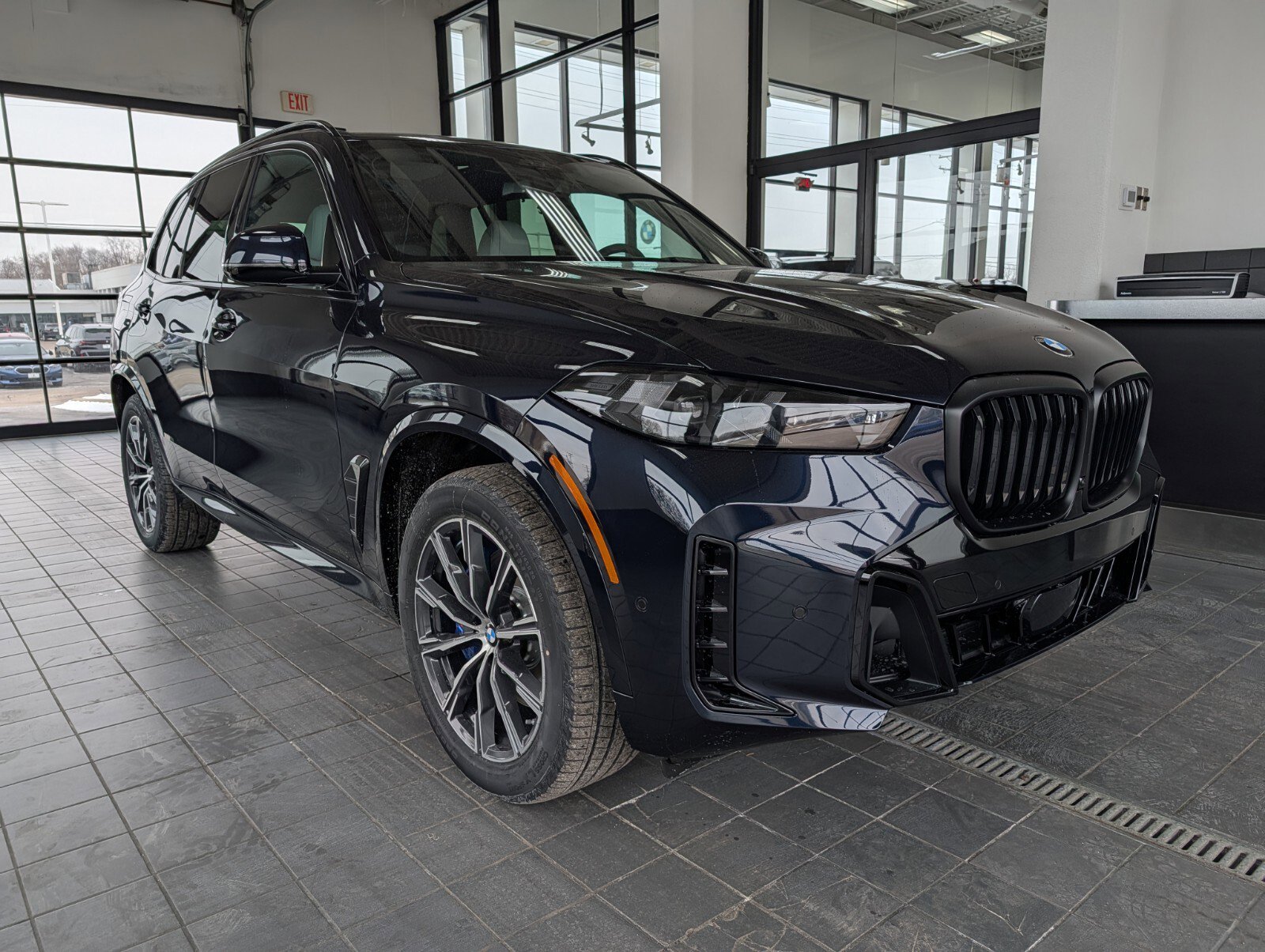 New 2026 BMW X5 xDrive40i w/ M Sport Package AWD/4WD image 1