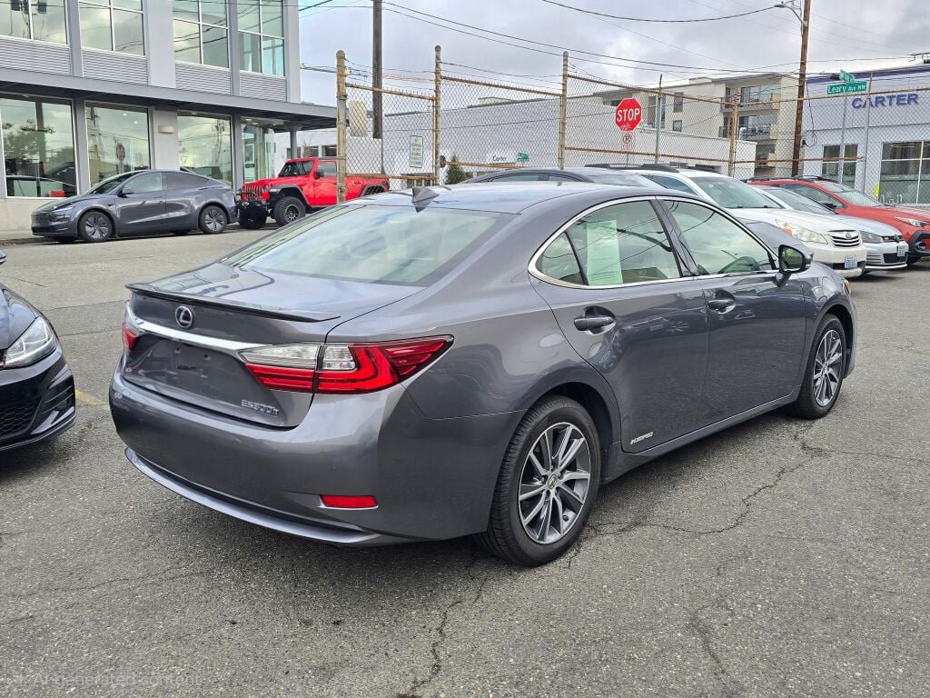 Used 2016 Lexus ES 300h w/ Navigation System Package FWD image 7