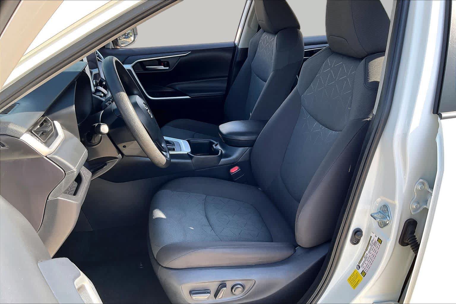 Used 2025 Toyota RAV4 XLE FWD image 8