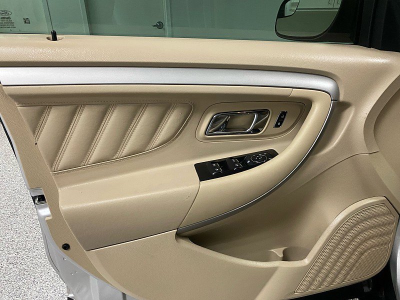 Used 2017 Ford Taurus SE image 10