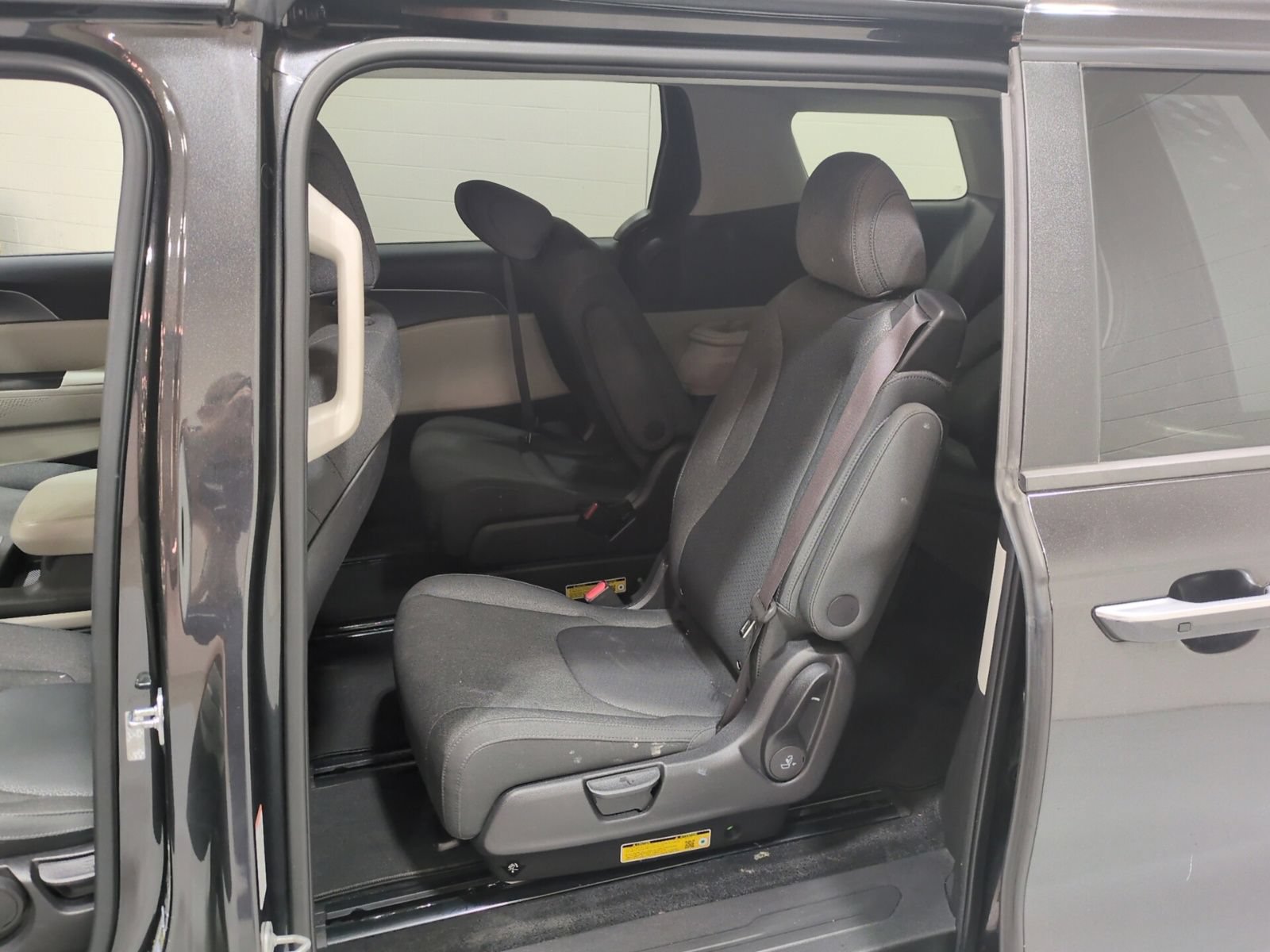 Certified 2024 Kia Carnival LX FWD image 14