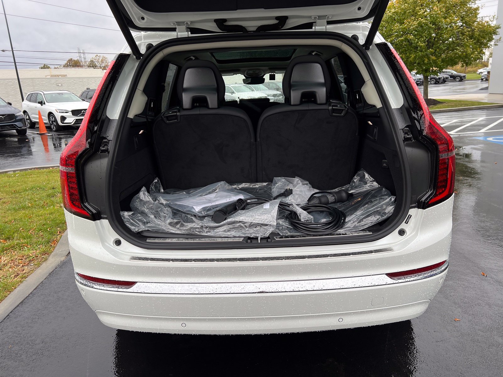 New 2026 Volvo XC90 B6 Plus w/ Protection Package Premier AWD/4WD image 37