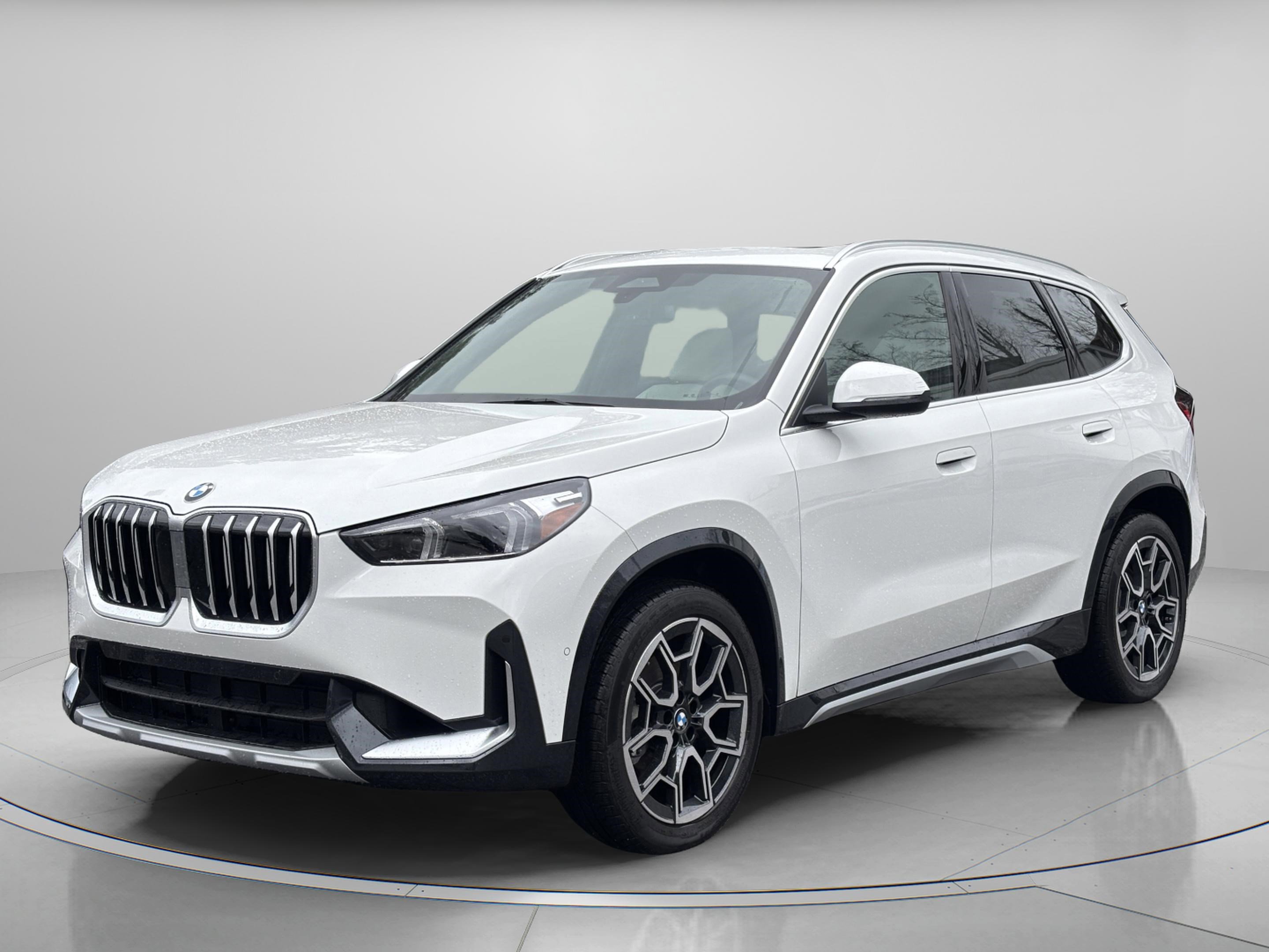 Used 2026 BMW X1 xDrive28i w/ Convenience Package image 2