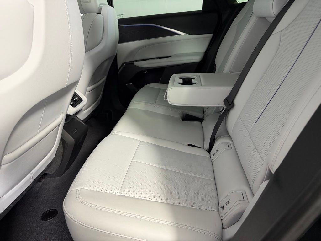 Used 2024 Cadillac Lyriq Sport RWD image 26