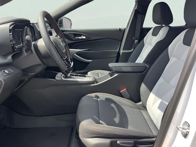 Used 2025 Chevrolet Trax RS w/ Driver Confidence Package image 17