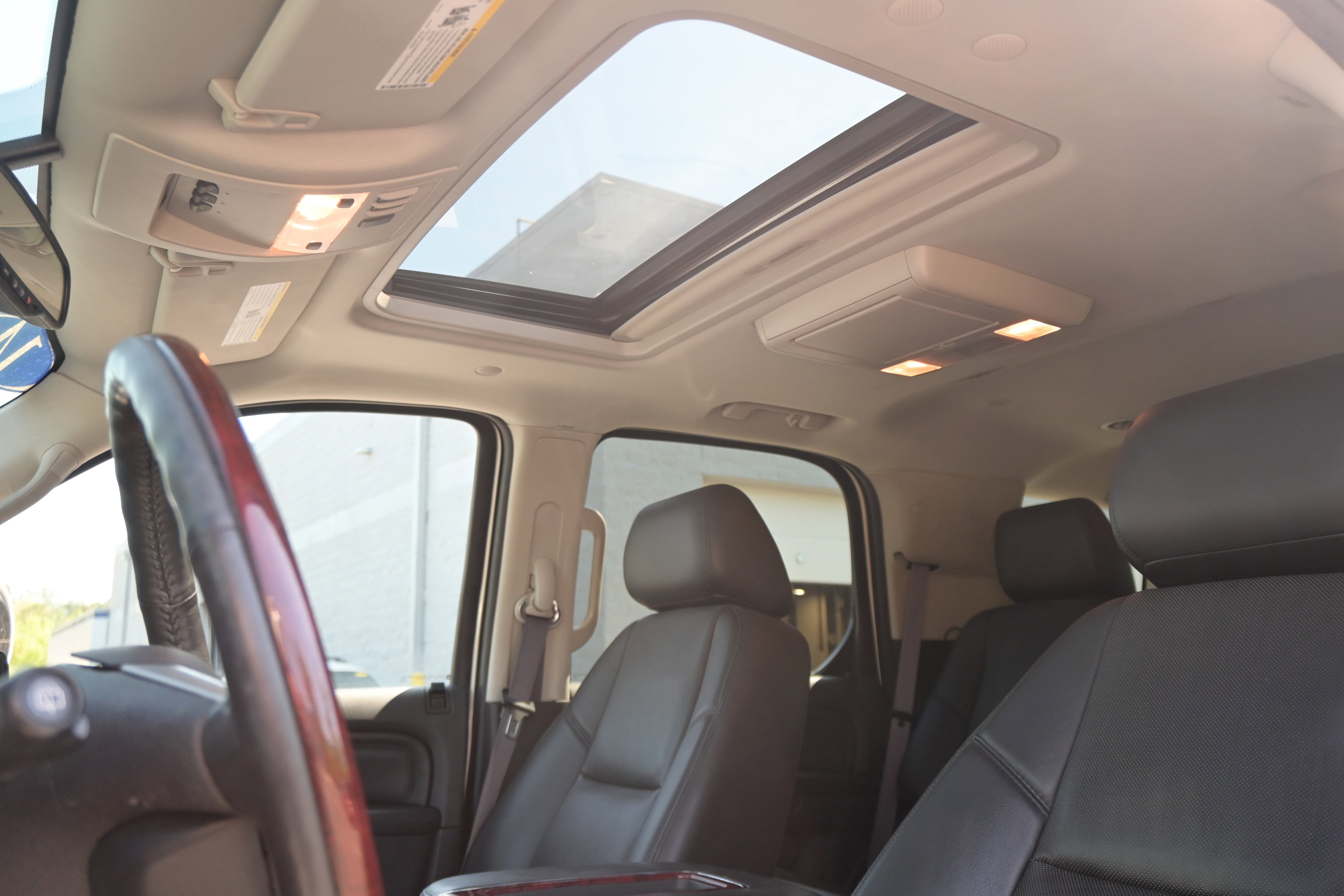 Used 2014 Cadillac Escalade Premium image 29