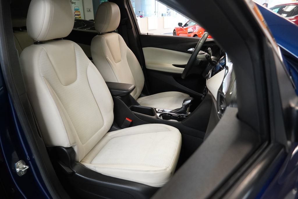 Used 2022 Buick Encore GX Select AWD/4WD image 35