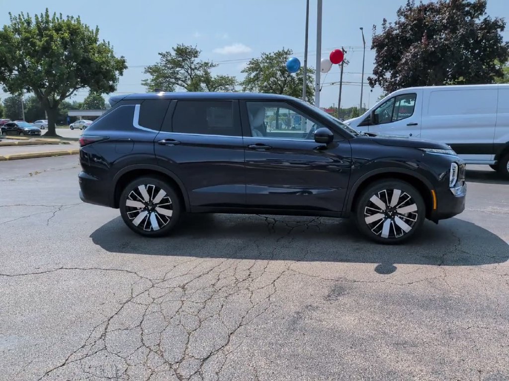 New 2026 Mitsubishi Outlander SE AWD/4WD image 3