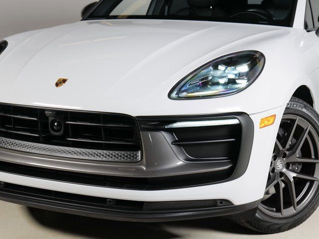 Certified 2023 Porsche Macan Turbo AWD/4WD image 30