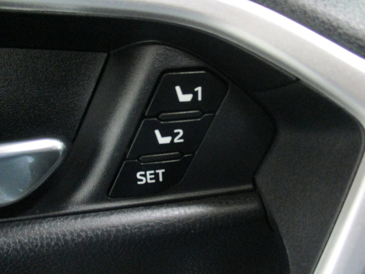 Used 2021 Toyota RAV4 XLE Premium image 19