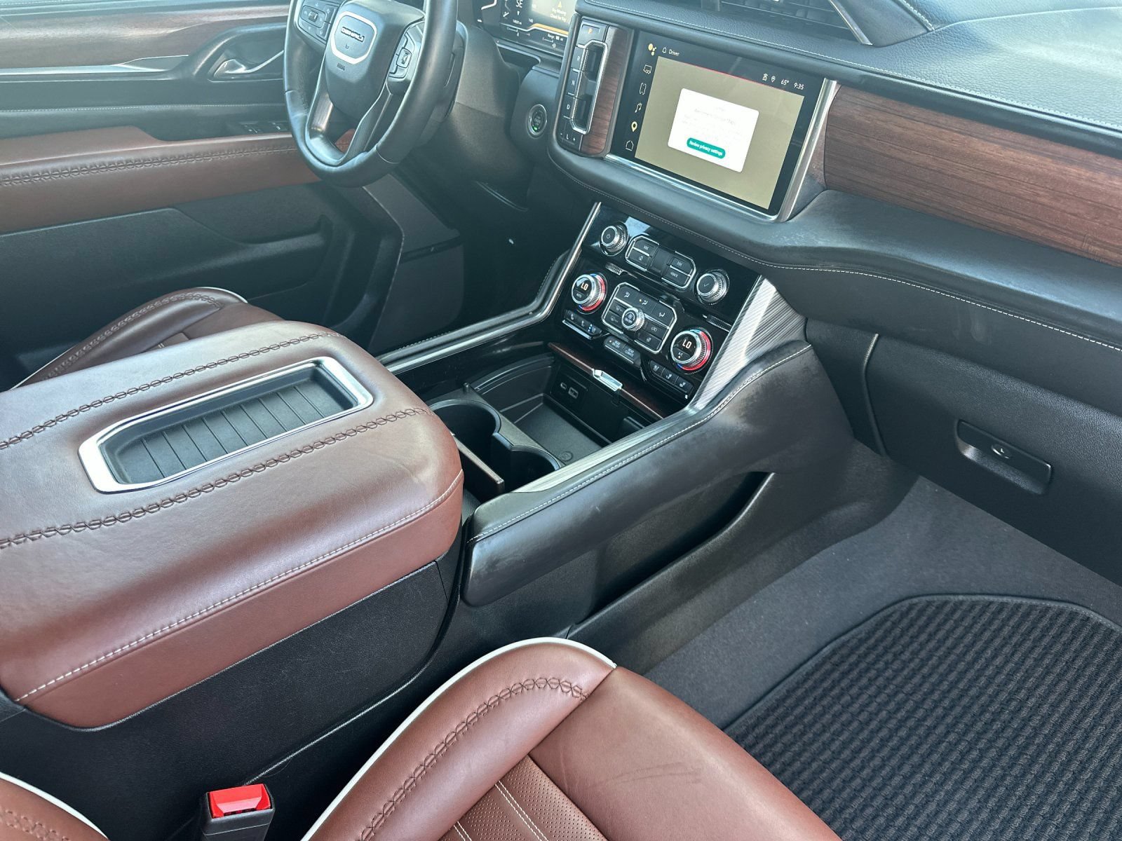 Used 2023 GMC Yukon Denali Ultimate AWD/4WD image 19