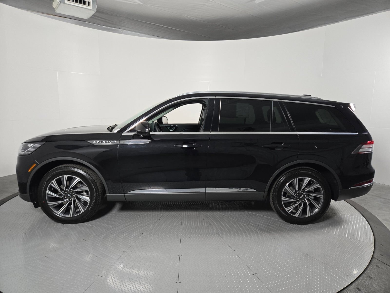New 2026 Lincoln Aviator AWD image 8