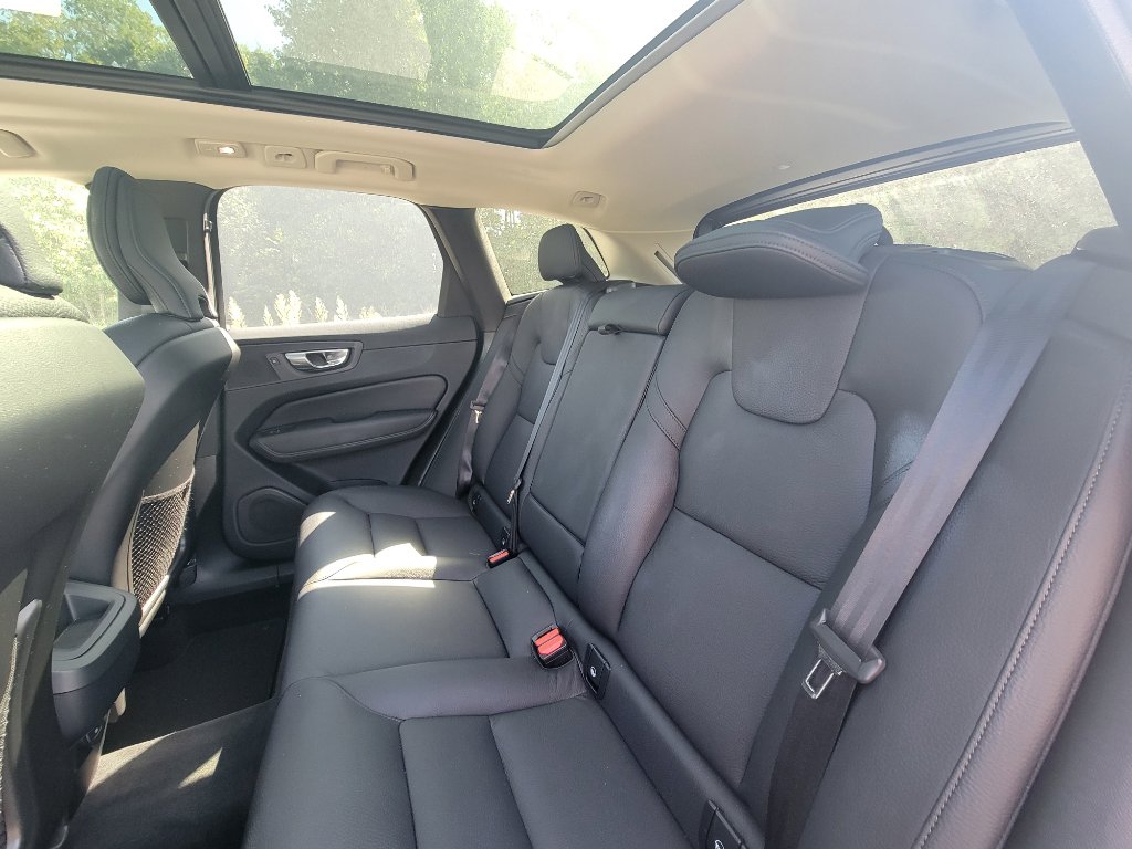 Used 2025 Volvo XC60 B5 Plus image 31