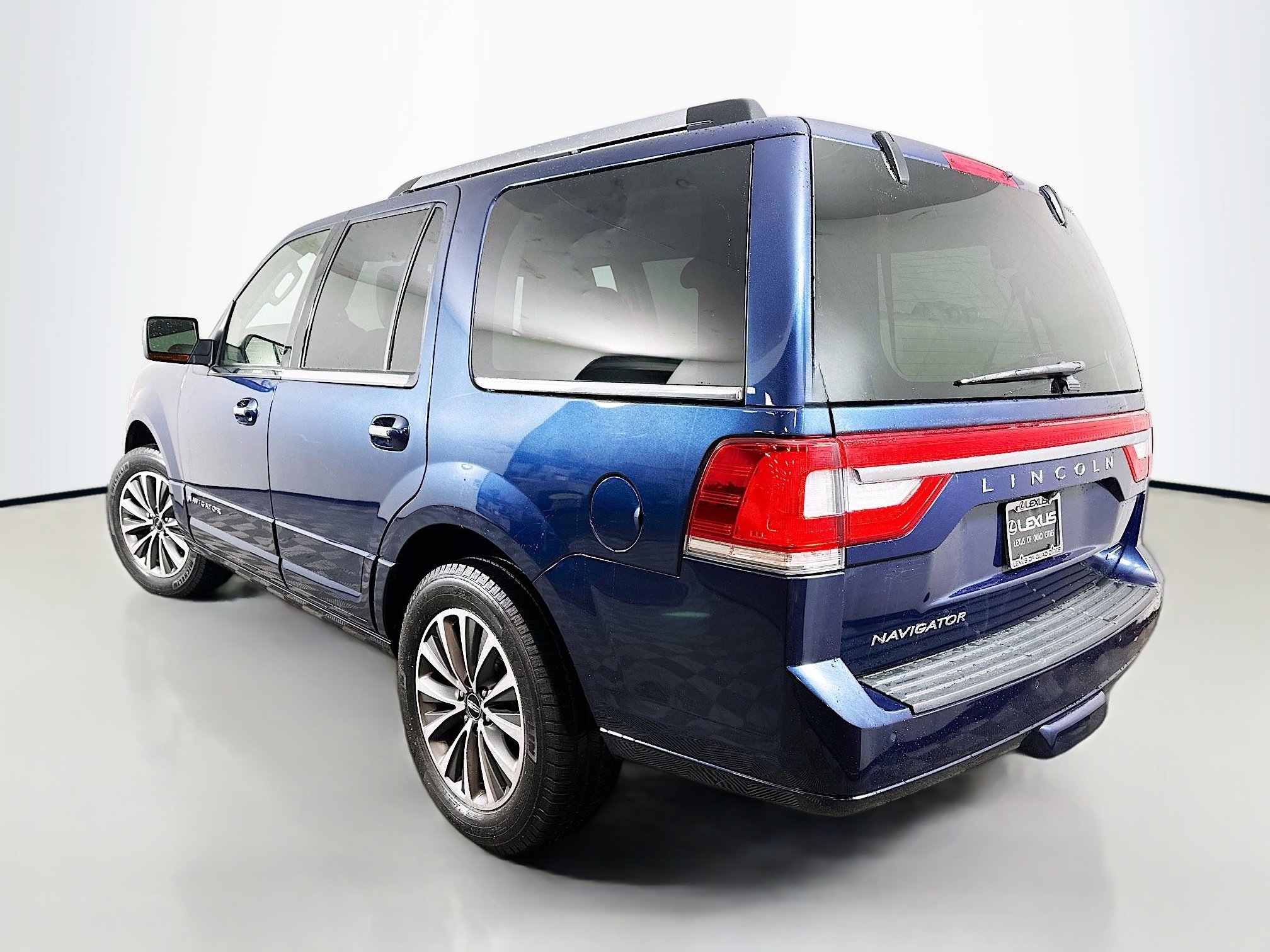 Used 2016 Lincoln Navigator Select AWD/4WD image 5