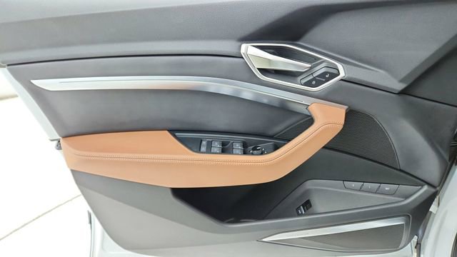 Used 2024 Audi Q8 e-tron Premium Plus w/ Premium Plus Package image 34