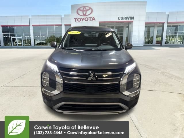 Used 2025 Mitsubishi Outlander SE image 8