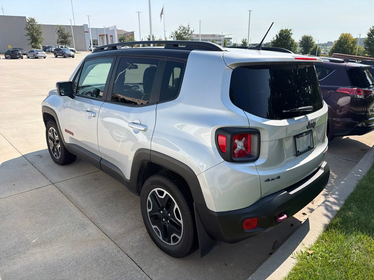 Used 2016 Jeep Renegade Trailhawk w/ Cold Weather Group AWD/4WD image 6
