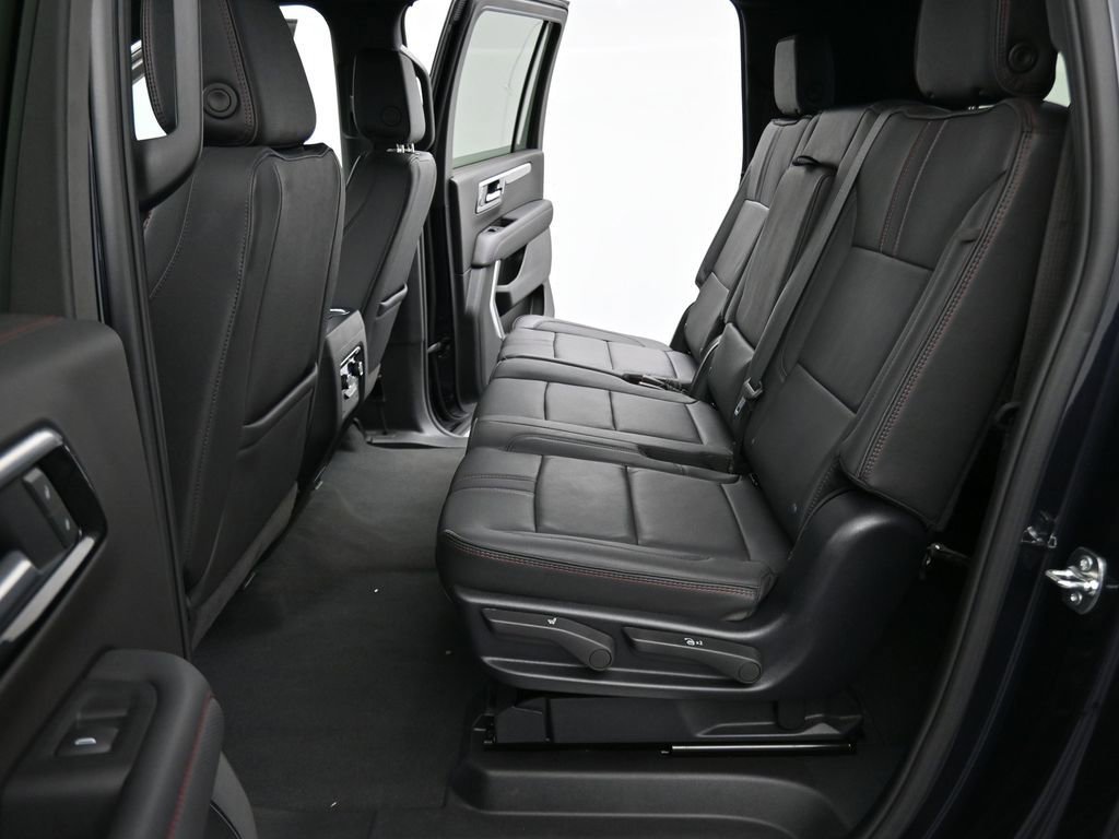 Used 2025 Chevrolet Suburban RST image 11