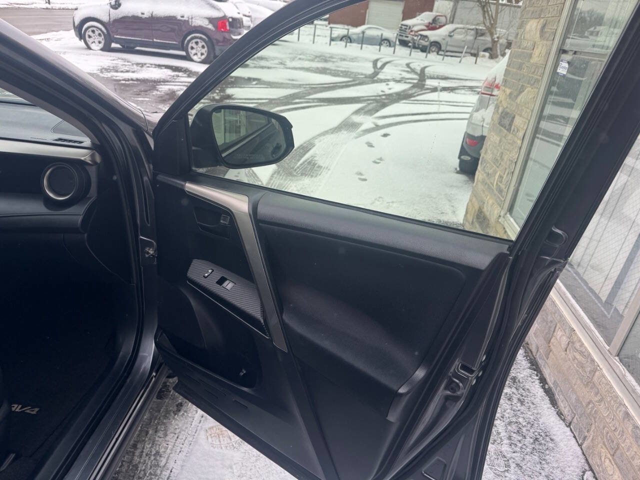 Used 2015 Toyota RAV4 LE image 22