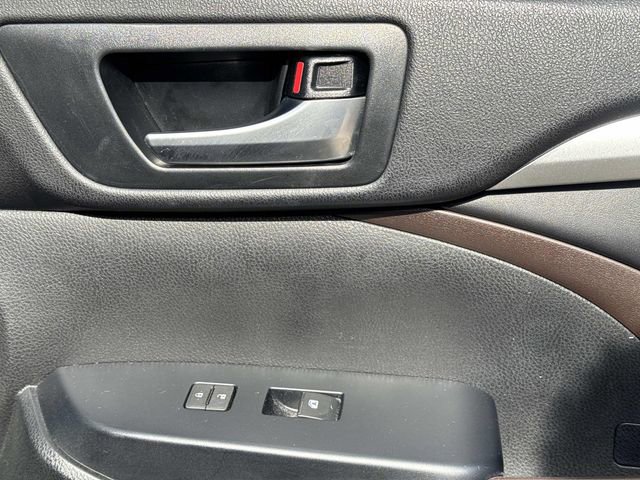 Used 2016 Toyota Highlander XLE image 20