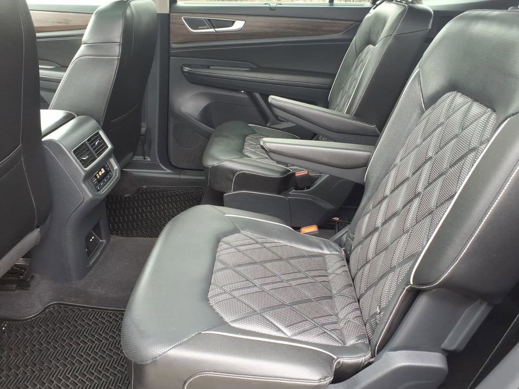 Used 2024 Volkswagen Atlas SEL Premium R-Line AWD/4WD image 15