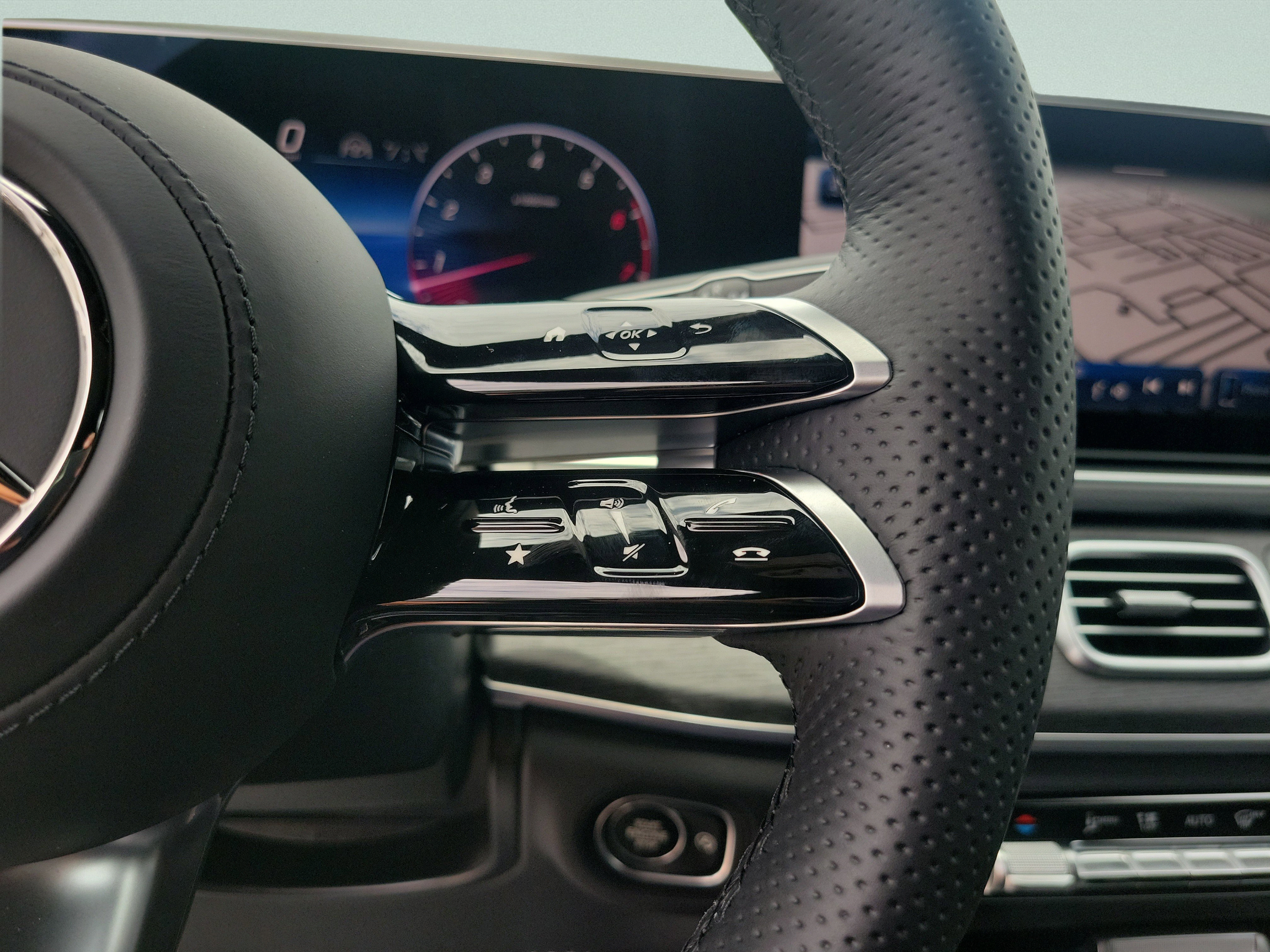 New 2026 Mercedes-Benz GLS 450 4MATIC image 23