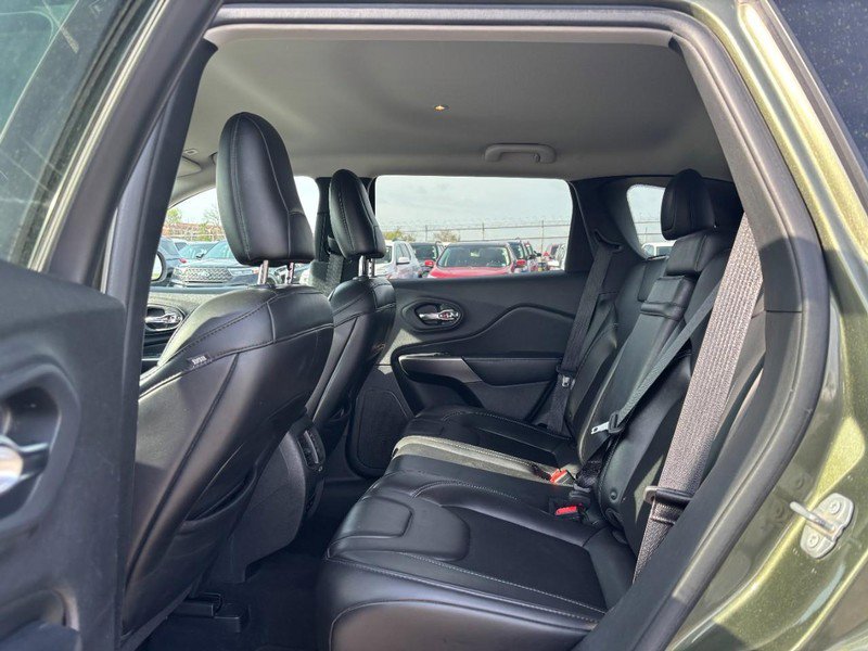 Used 2019 Jeep Cherokee Latitude Plus FWD image 12