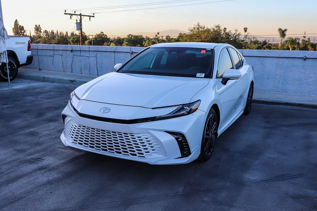 Used 2025 Toyota Camry XSE FWD image 4