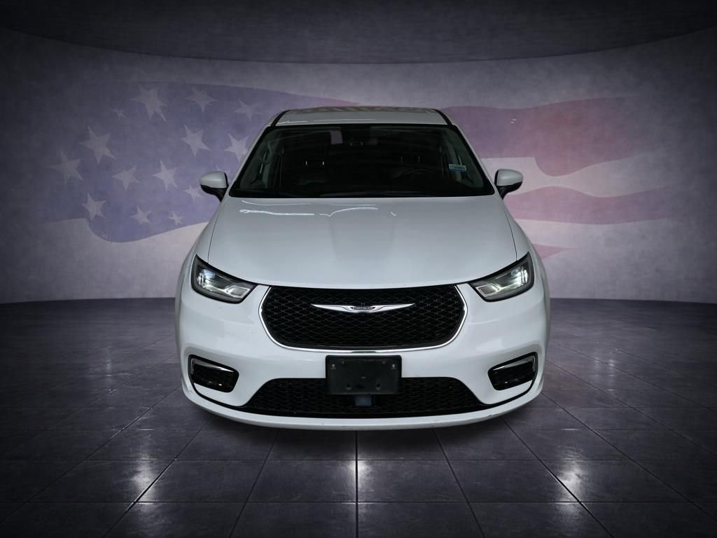 Used 2023 Chrysler Pacifica Touring-L image 8
