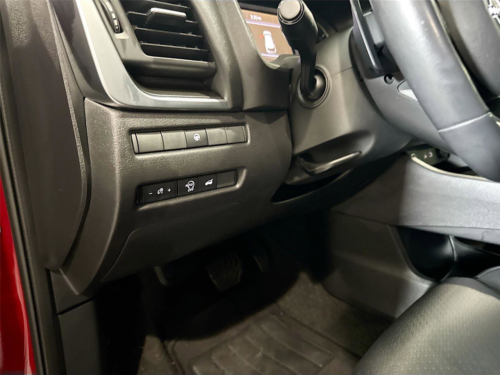 Used 2023 Nissan Rogue SV w/ SV Premium B Package image 7