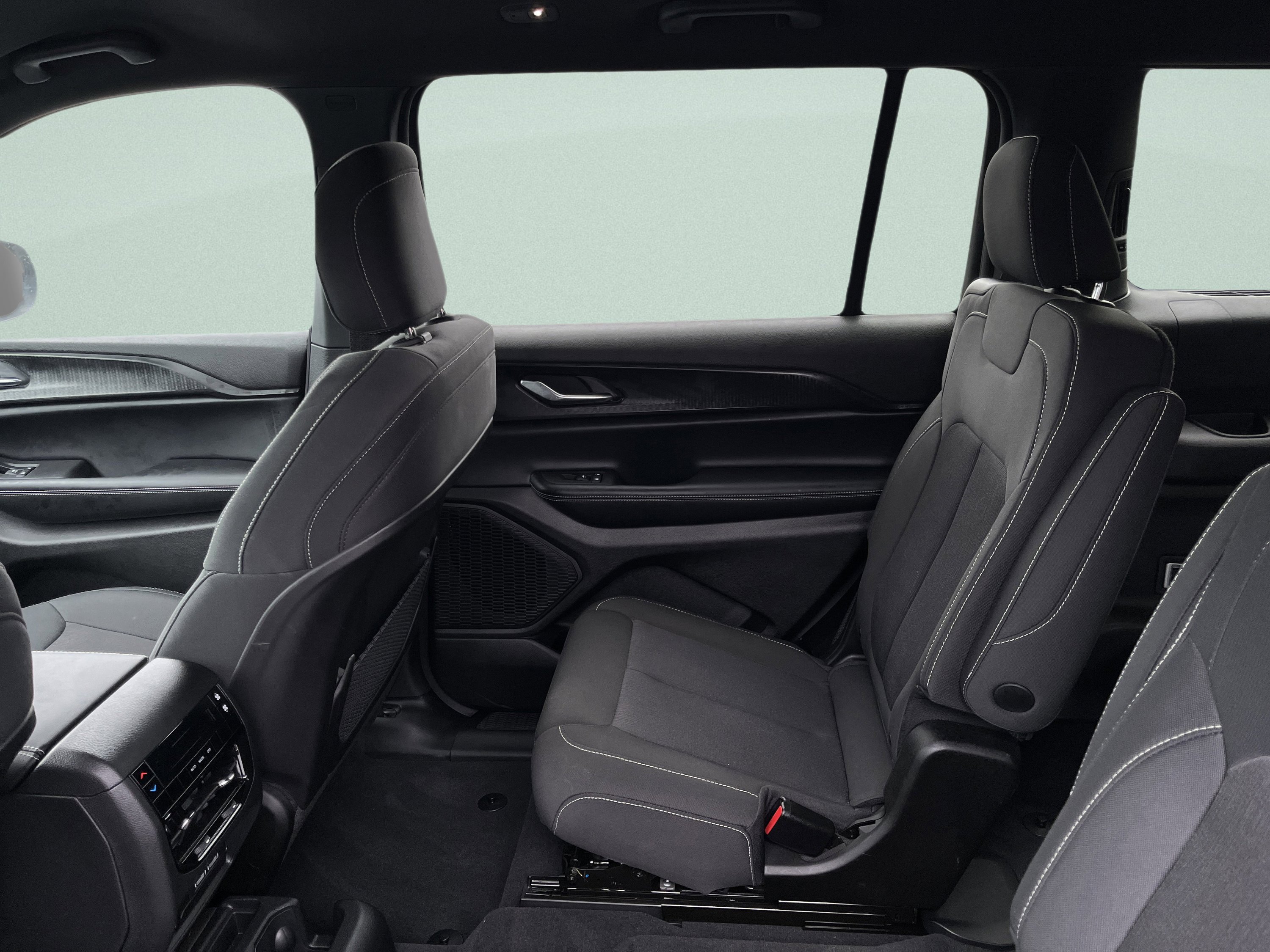 Used 2024 Jeep Grand Cherokee L Laredo w/ Luxury Tech Group I image 22