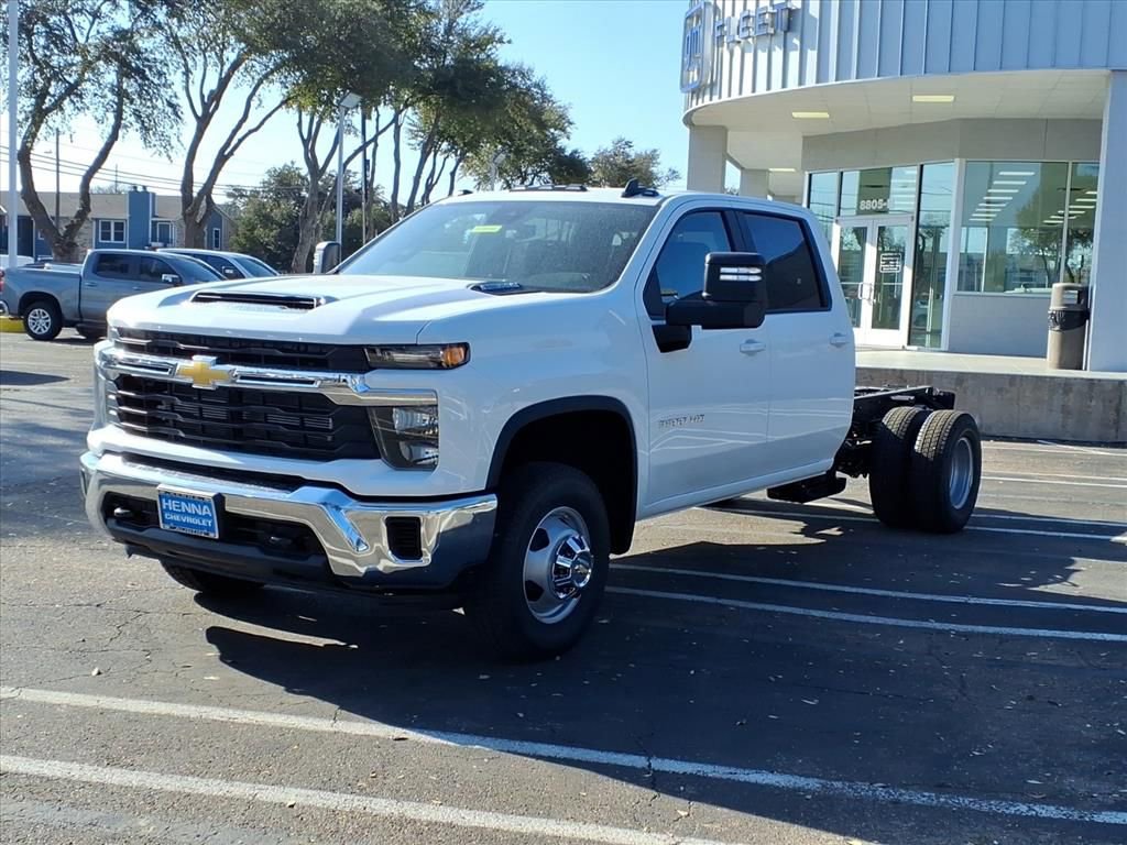 New 2026 Chevrolet Silverado 3500 LT image 3