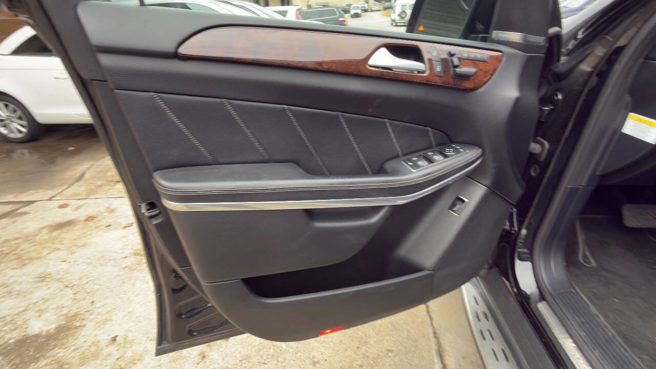 Used 2014 Mercedes-Benz GL 550 4MATIC image 22