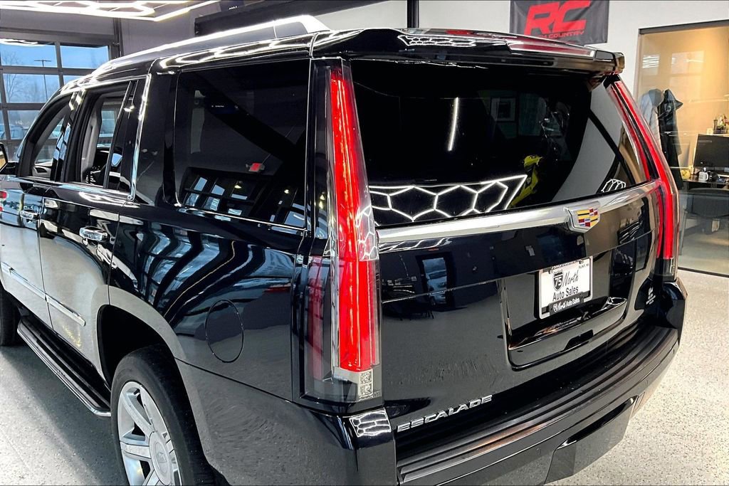 Used 2016 Cadillac Escalade Luxury image 23