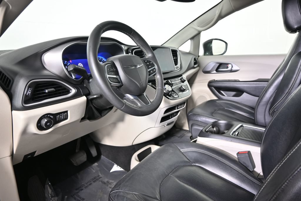 Used 2022 Chrysler Pacifica Touring-L FWD image 23