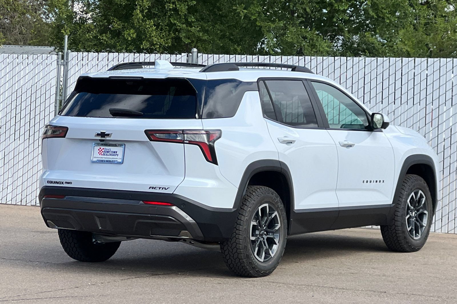New 2026 Chevrolet Equinox ACTIV w/ Safety and Technology Package AWD/4WD image 4
