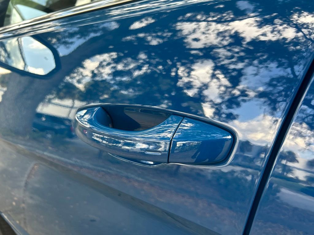 Used 2025 Volkswagen Atlas Cross Sport SEL Premium R-Line image 24