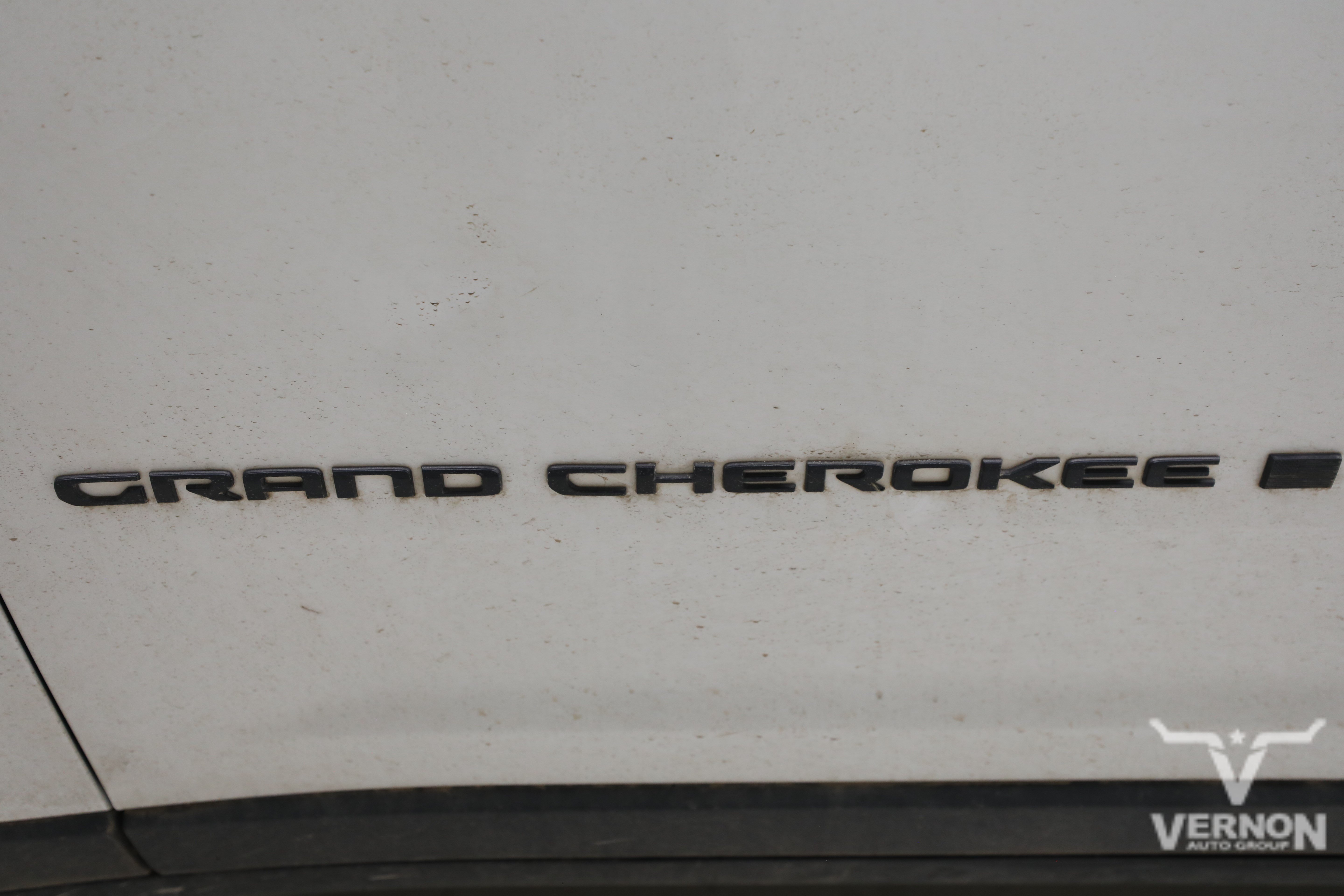 Used 2023 Jeep Grand Cherokee Limited w/ Black Appearance Package RWD image 11