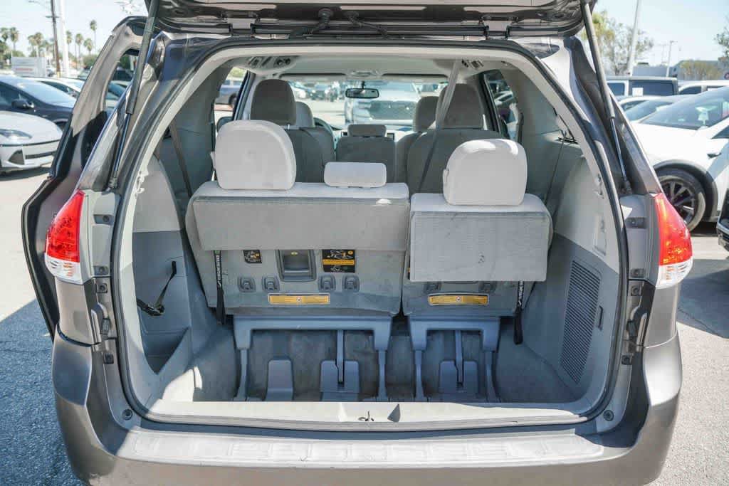 Used 2012 Toyota Sienna LE w/ Towing Pkg FWD image 25