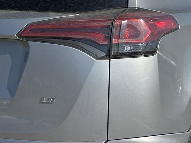 Used 2016 Toyota RAV4 LE FWD image 6